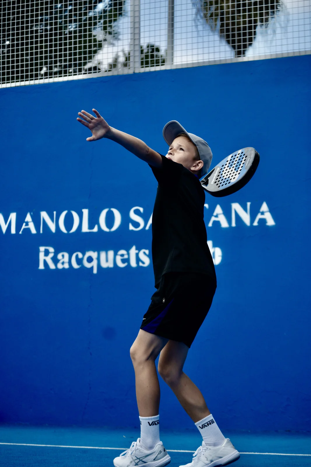 Kids padel school pupil serving